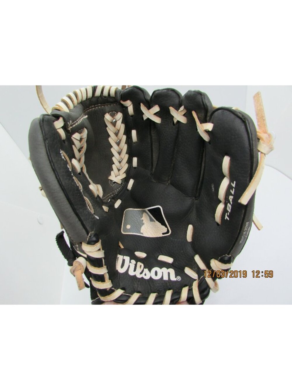 Wilson WTAO1RB15B510 Black T-Ball Glove Right Handed Player 10" Baseball BGO